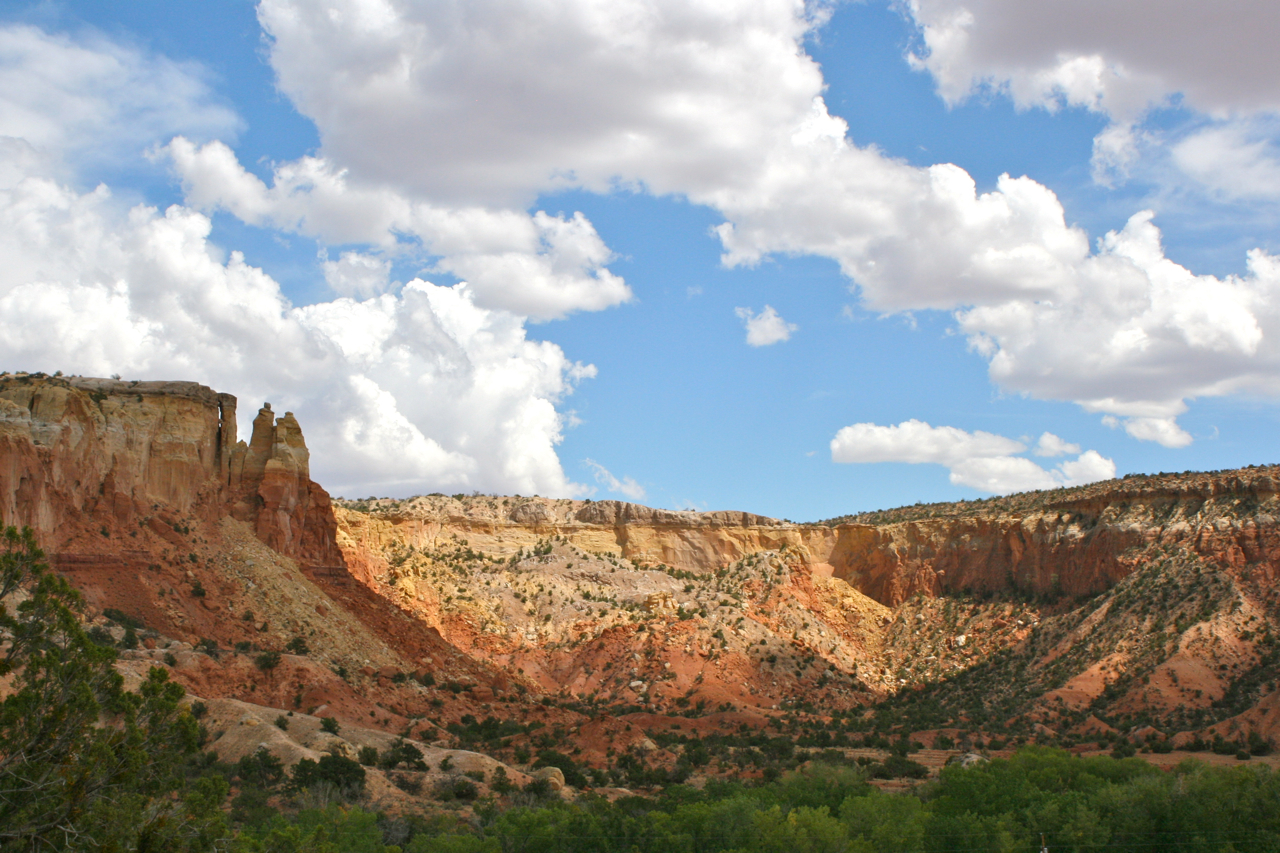 Ghost_Ranch_redrock_cliffs