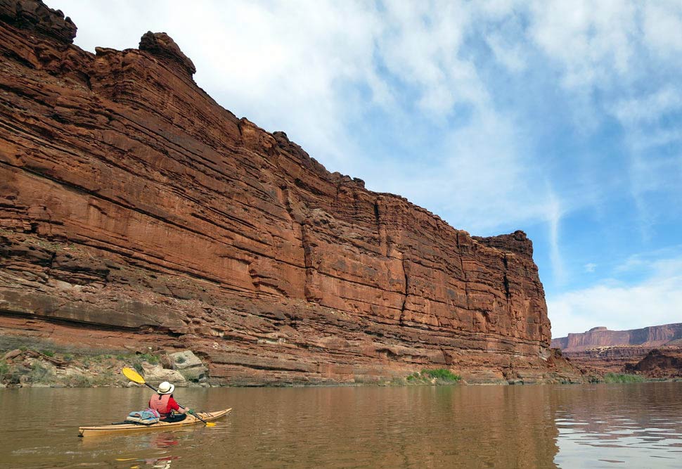 This image has an empty alt attribute; its file name is kayak.jpg